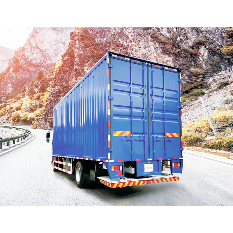 How does the sealed structure design of the hidden folding tailgate of a refrigerated truck ensure the insulation of cold chain transportation?